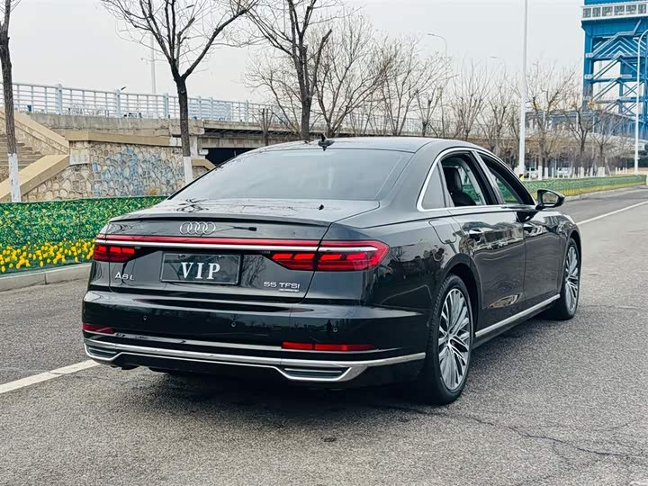 Фото 6 - Audi A8