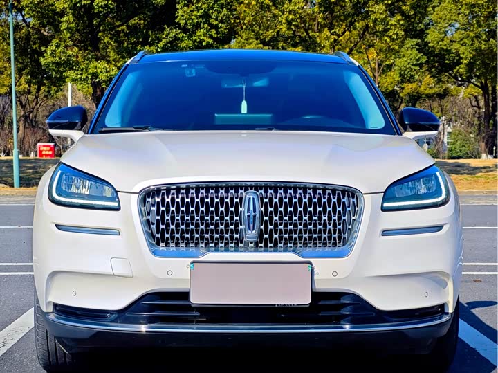 Photo 2 - Lincoln Corsair