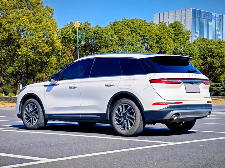 Photo 6 - Lincoln Corsair