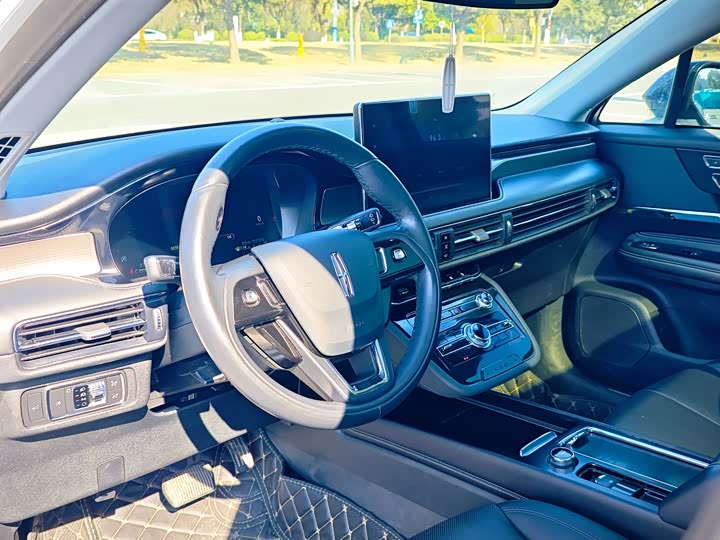 Photo 9 - Lincoln Corsair