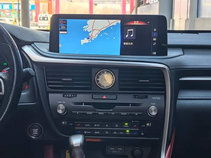 Фото 9 - Lexus RX