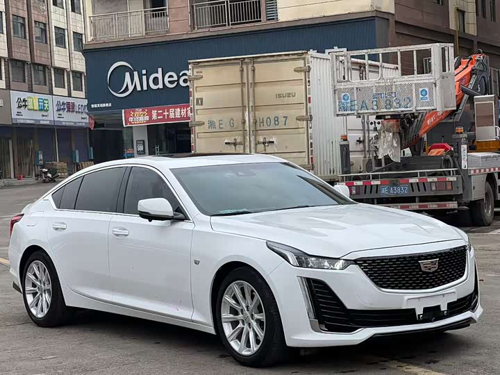 Фото 2 - Cadillac CT5