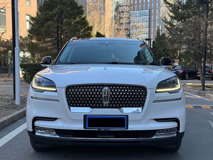 Фото 2 - Lincoln Aviator