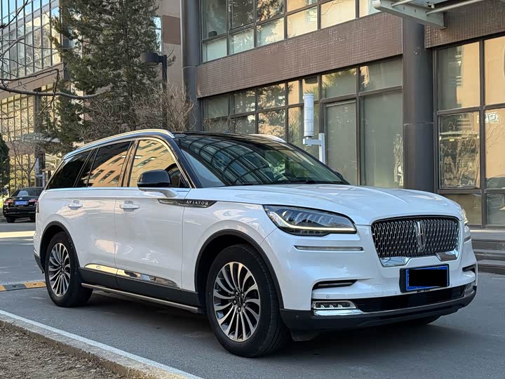 Фото 3 - Lincoln Aviator