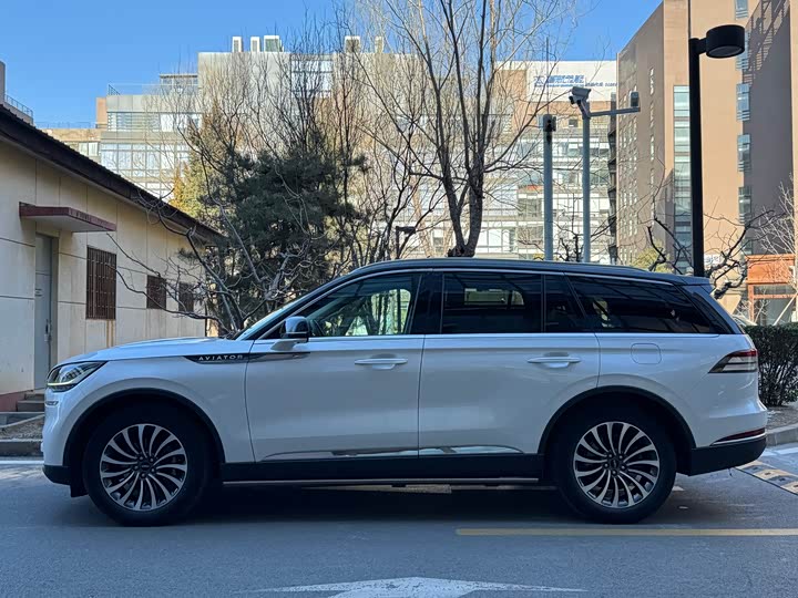 Фото 4 - Lincoln Aviator