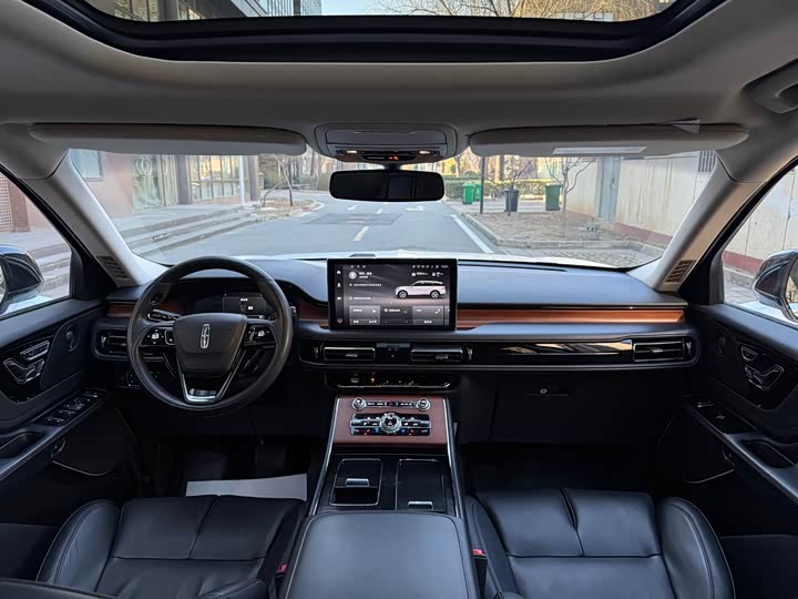 Фото 8 - Lincoln Aviator