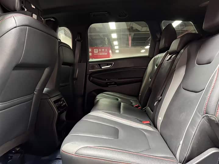 Фото 8 - Ford Edge