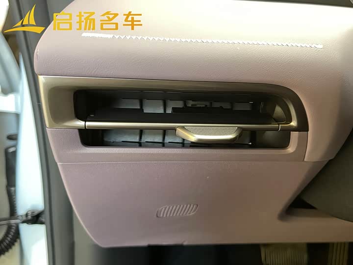 Фото 9 - Changan Deepal L06