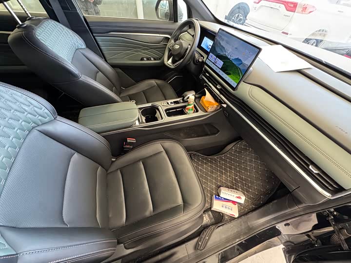 Photo 4 - Geely Okavango L