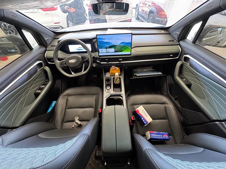 Photo 8 - Geely Okavango L