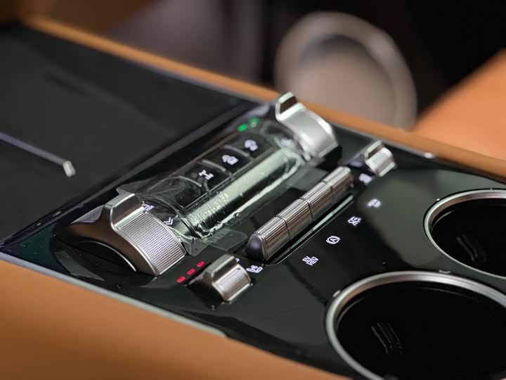 Фото 8 - Tank 500 Hybrid