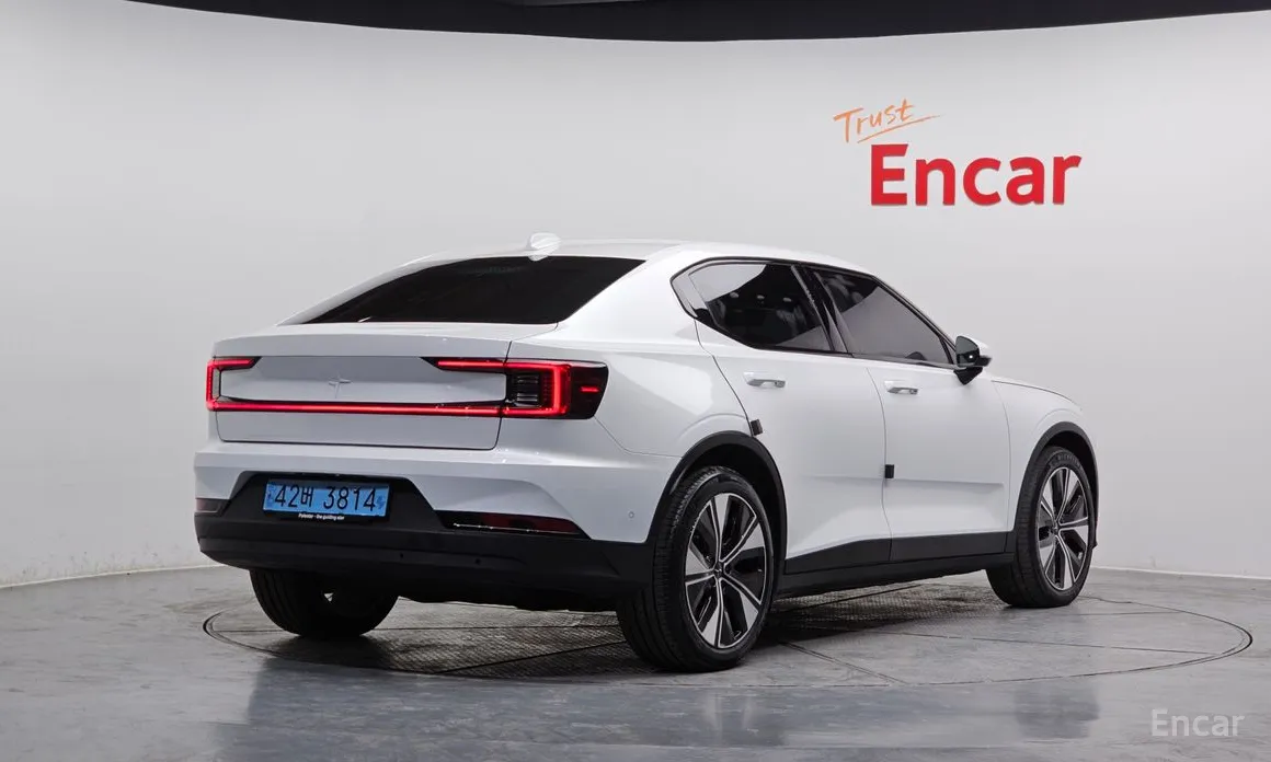 Фото 2 - Polestar 2