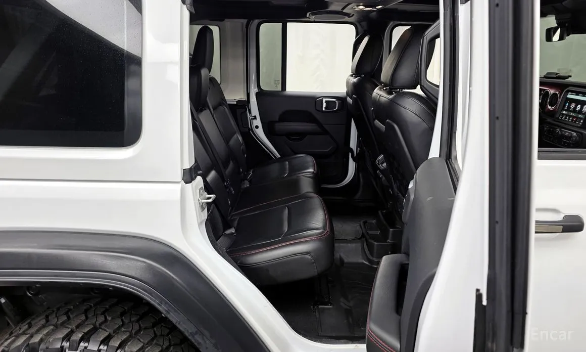 Фото 12 - Jeep Wrangler