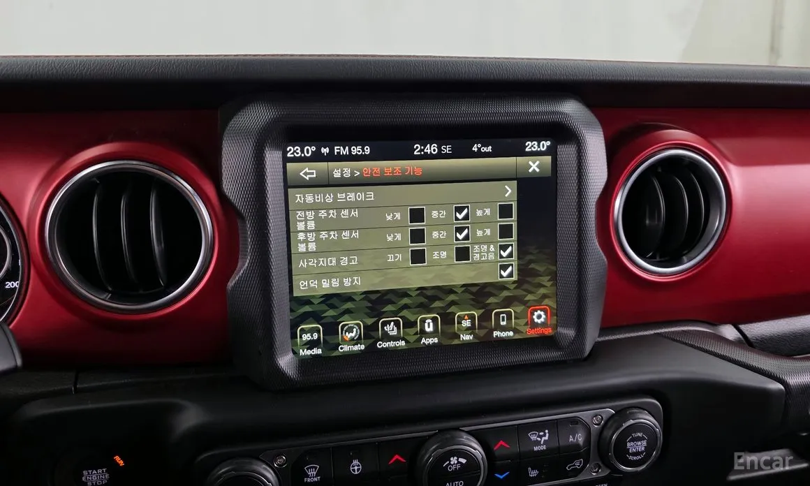 Фото 16 - Jeep Wrangler