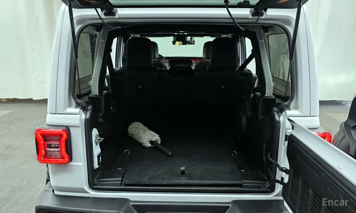 Фото 20 - Jeep Wrangler