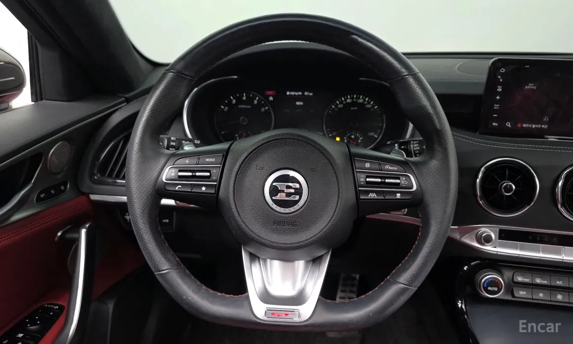 Фото 13 - Kia Stinger