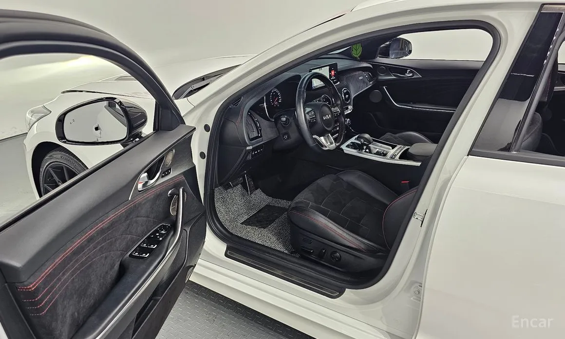 Фото 11 - Kia Stinger