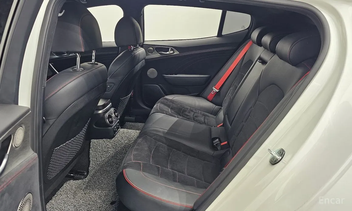 Фото 12 - Kia Stinger