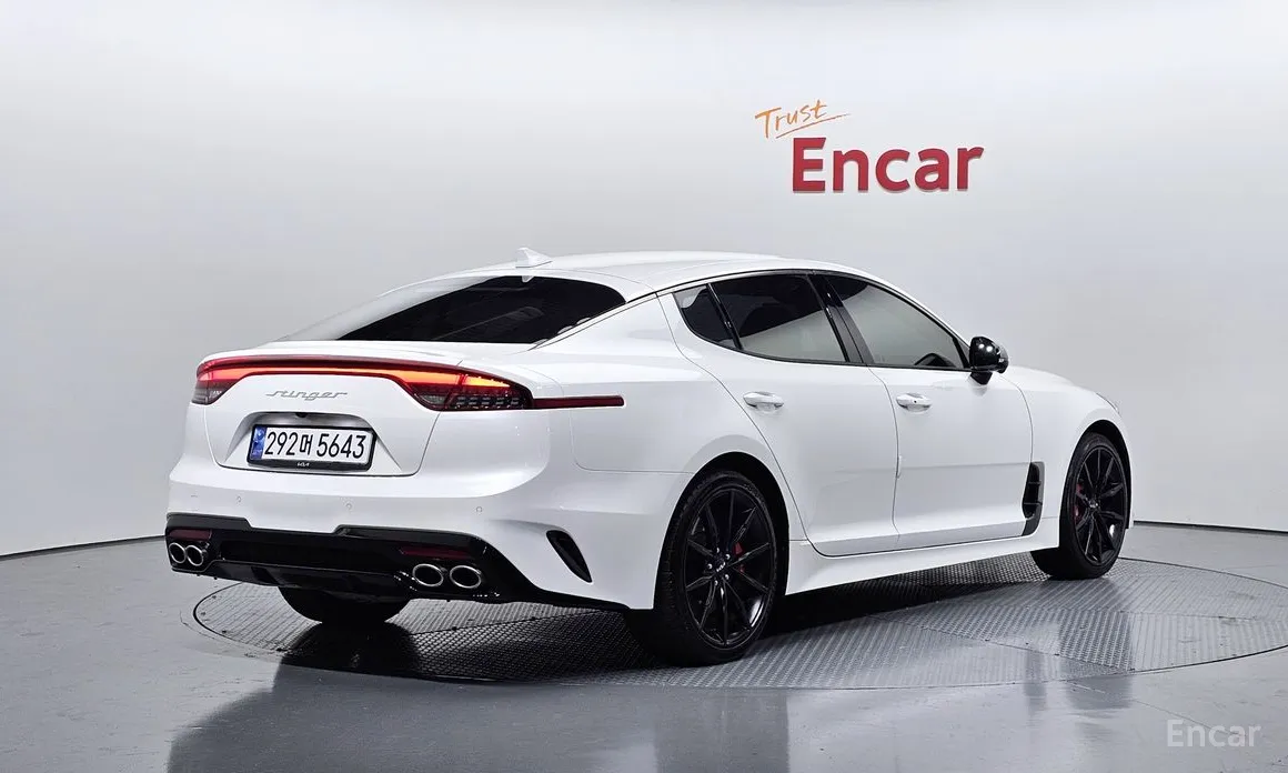 Фото 2 - Kia Stinger