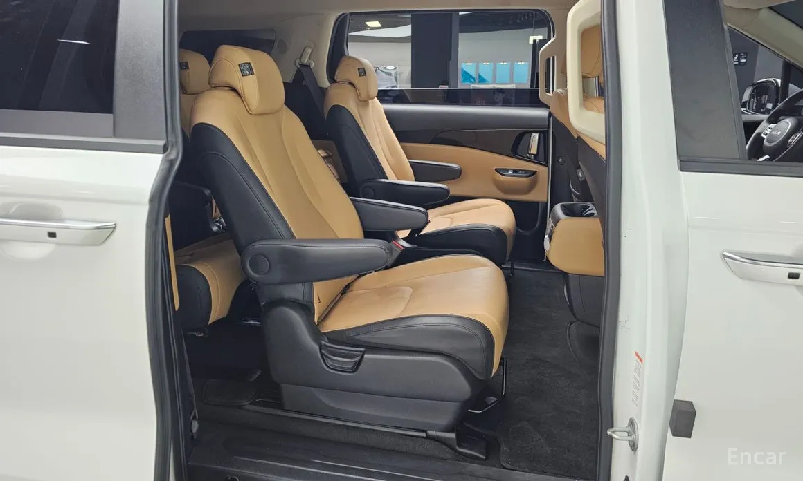 Фото 12 - Kia Carnival