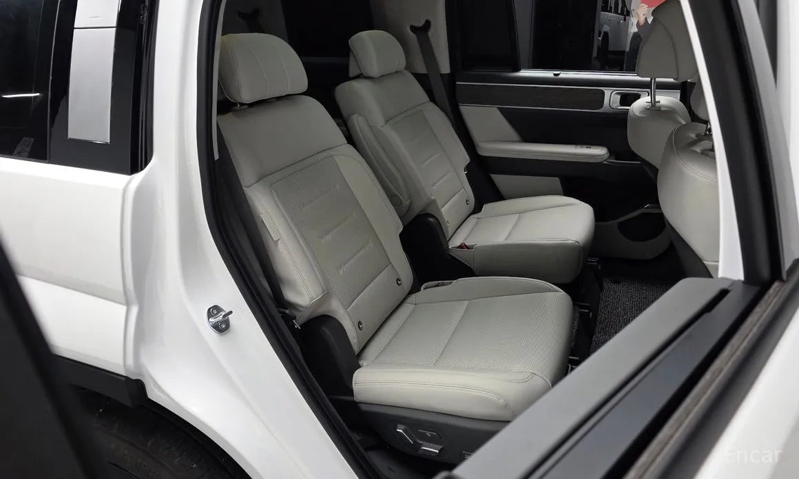 Фото 11 - Hyundai Santa Fe