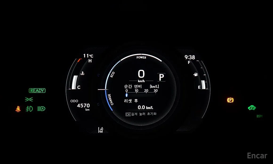 Фото 10 - Lexus UX