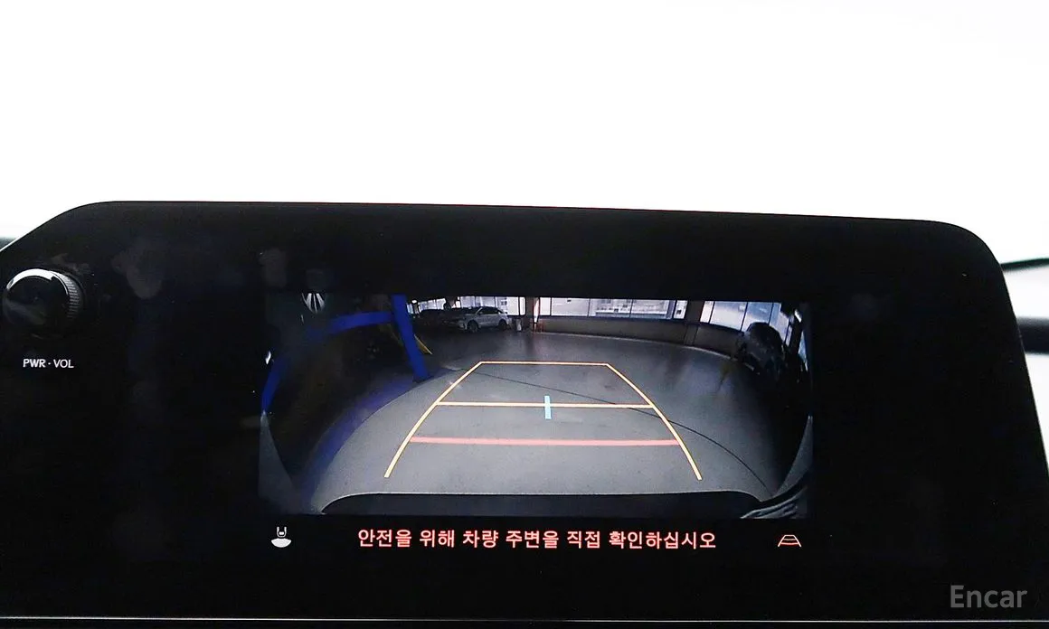 Фото 13 - Lexus UX