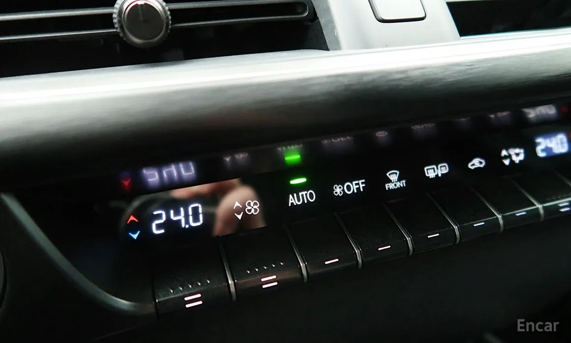 Фото 17 - Lexus UX