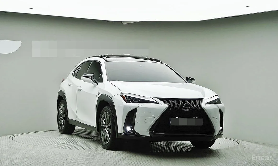 Фото 3 - Lexus UX