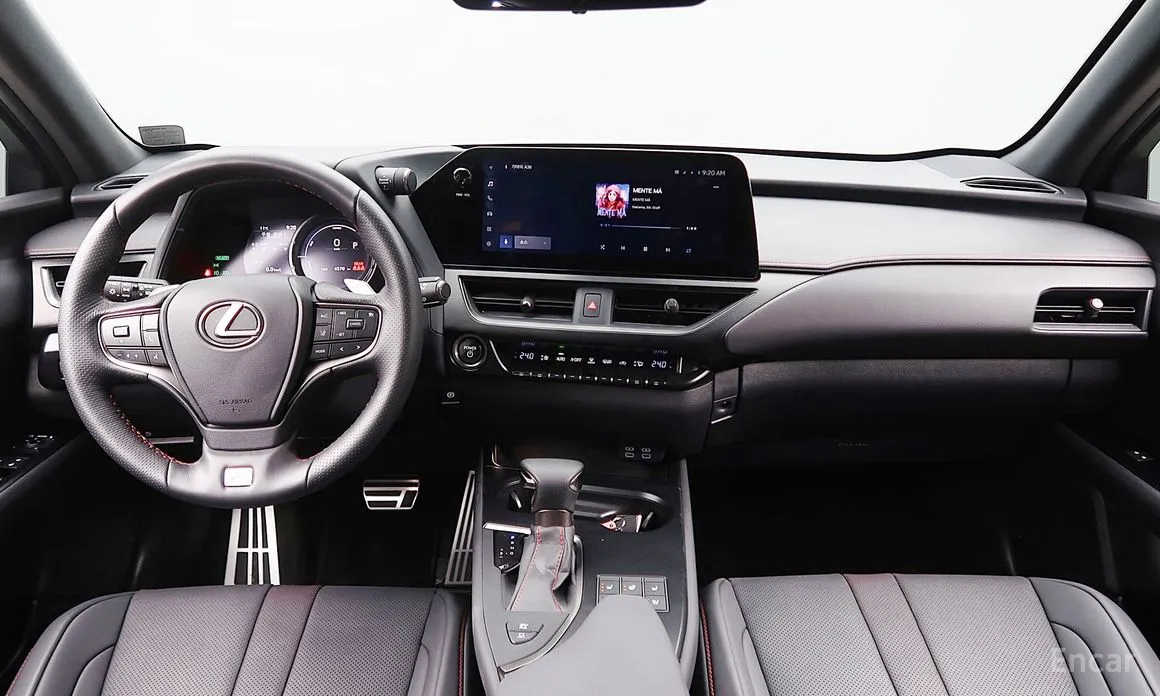 Фото 7 - Lexus UX