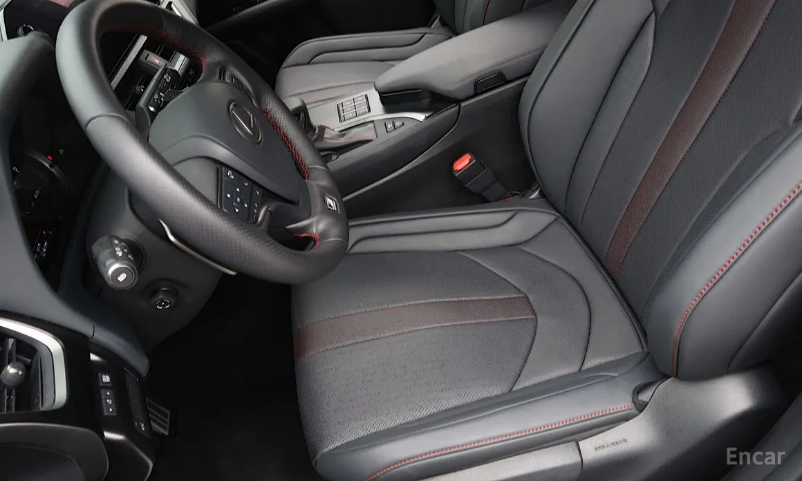 Фото 8 - Lexus UX