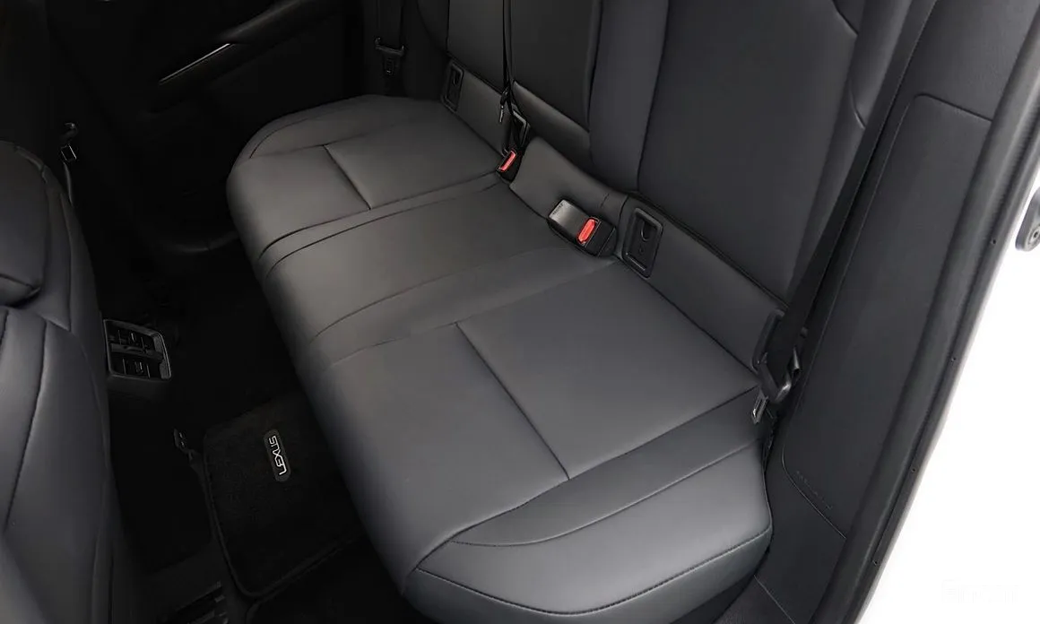 Фото 9 - Lexus UX