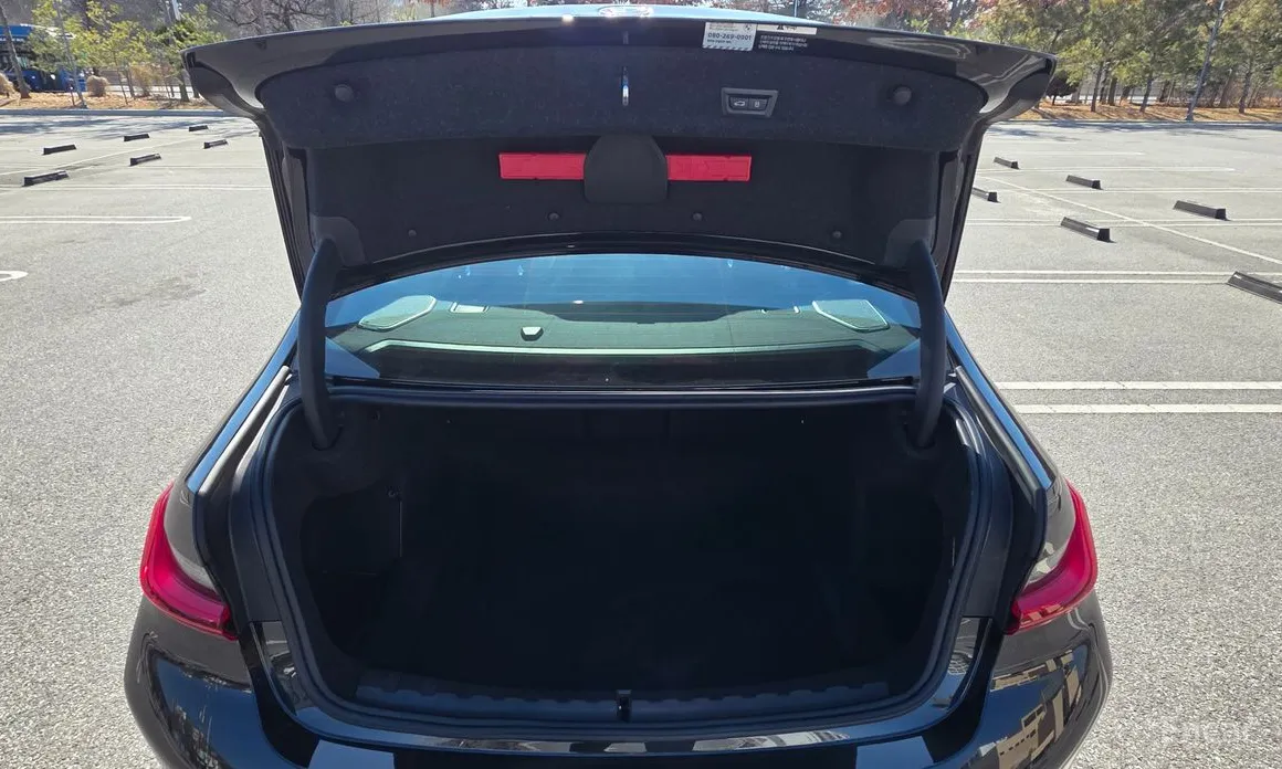 Photo 19 - BMW 3 Series