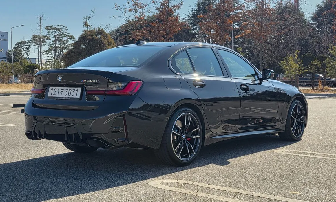 Photo 2 - BMW 3 Series