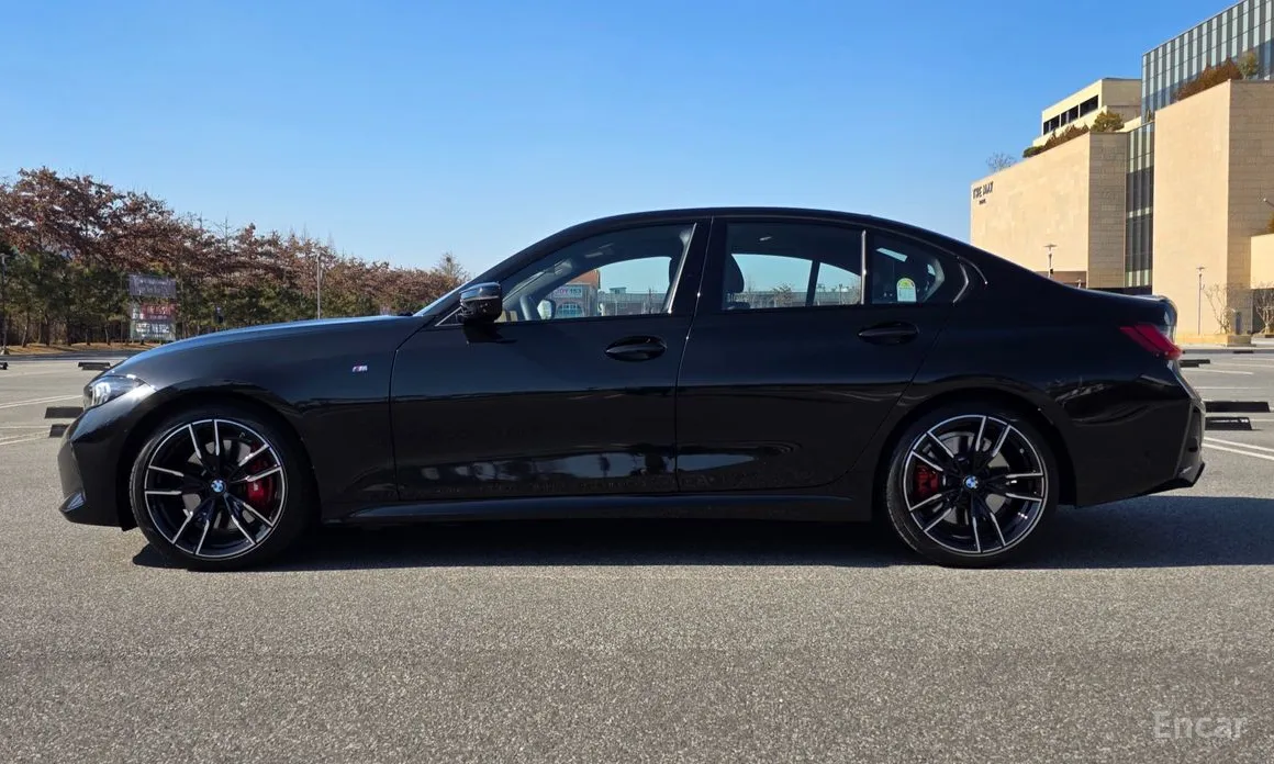 Photo 20 - BMW 3 Series