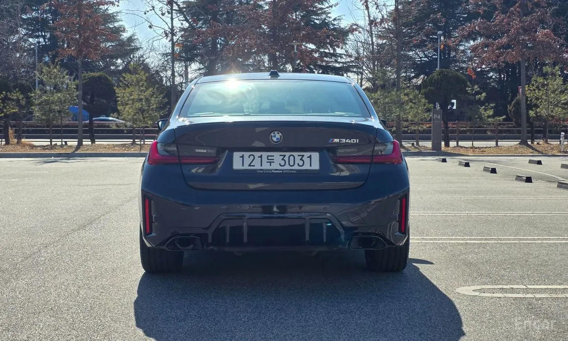 Photo 4 - BMW 3 Series