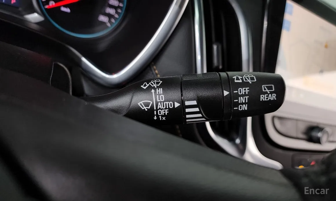 Photo 14 - Chevrolet Equinox