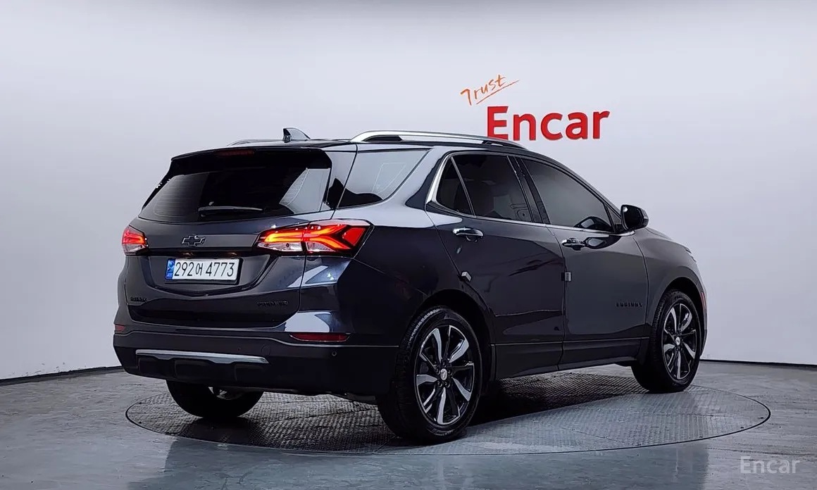 Photo 2 - Chevrolet Equinox