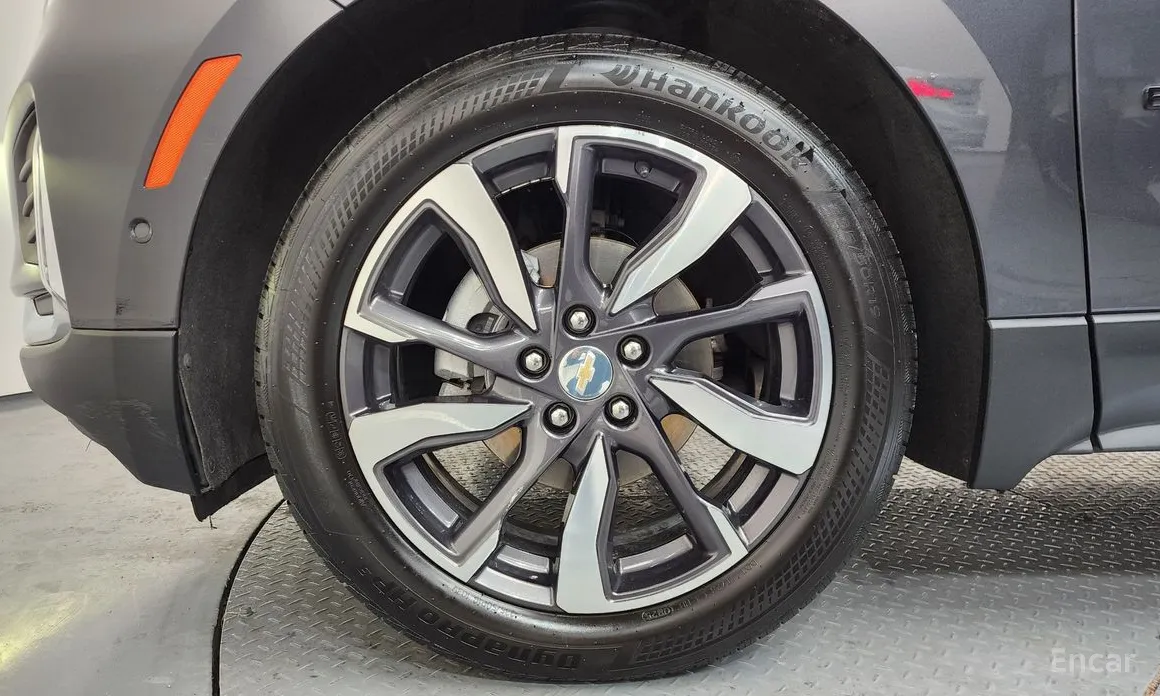 Photo 5 - Chevrolet Equinox