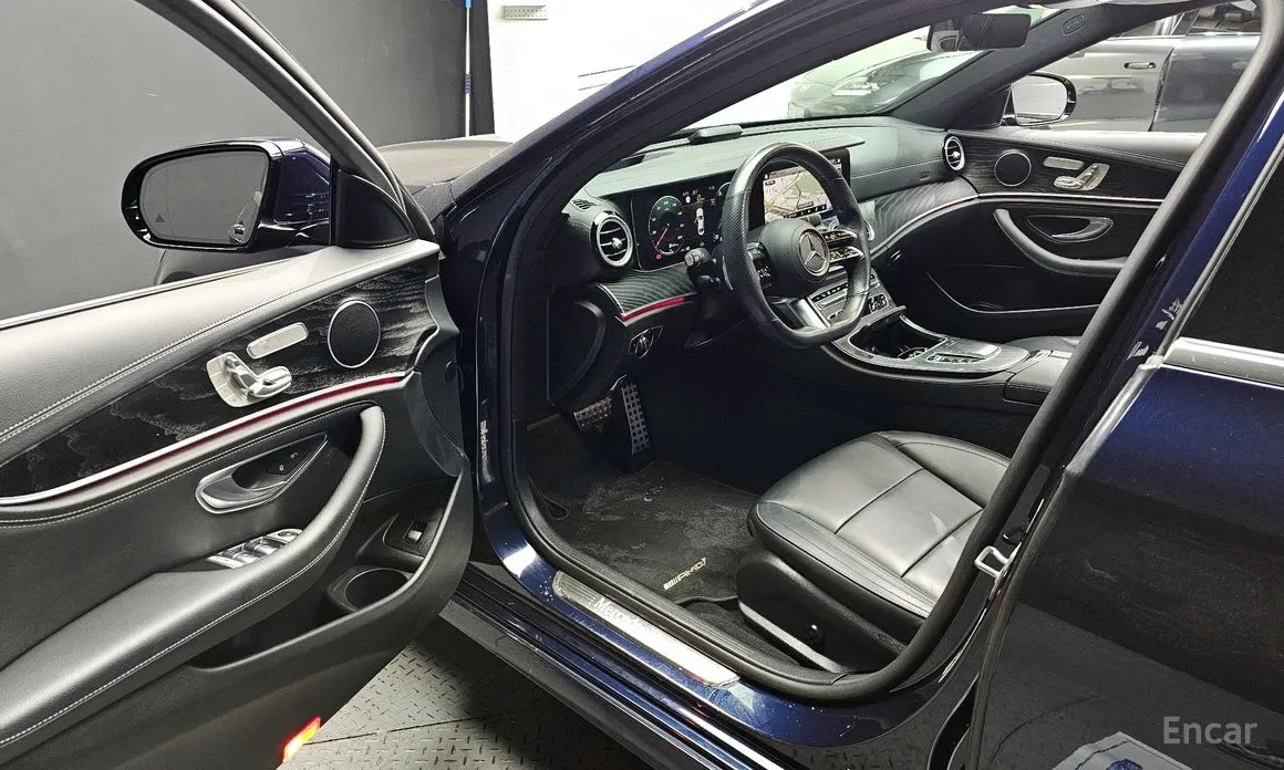 Фото 10 - Mercedes-Benz E-Class