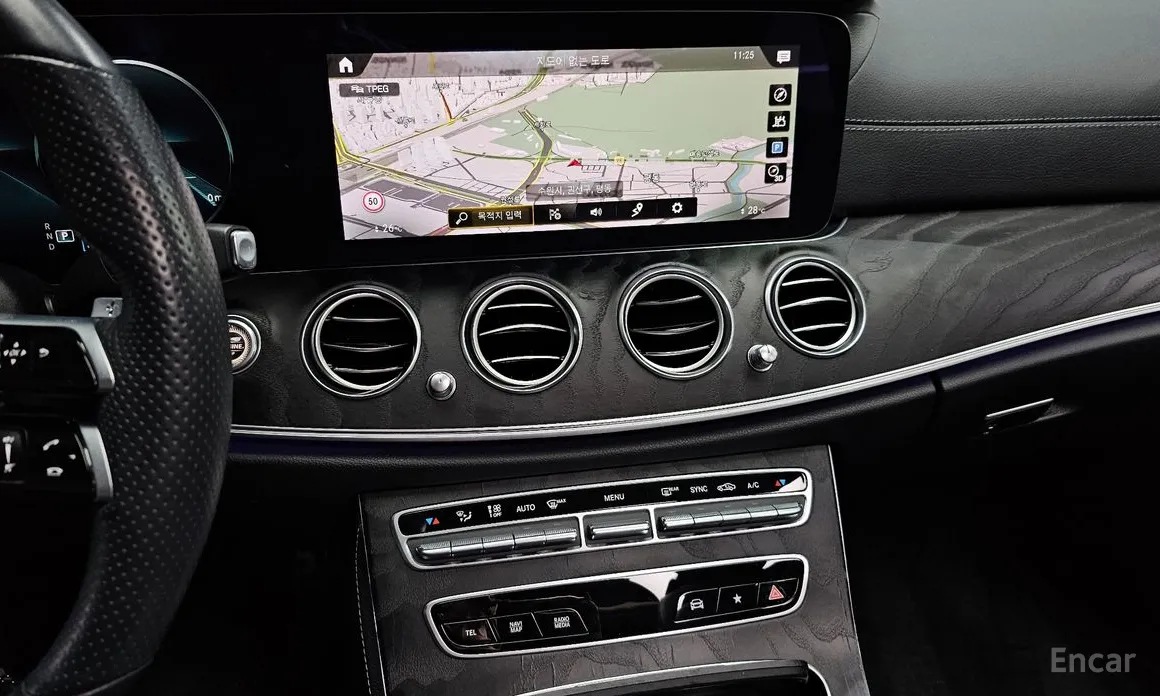 Фото 14 - Mercedes-Benz E-Class