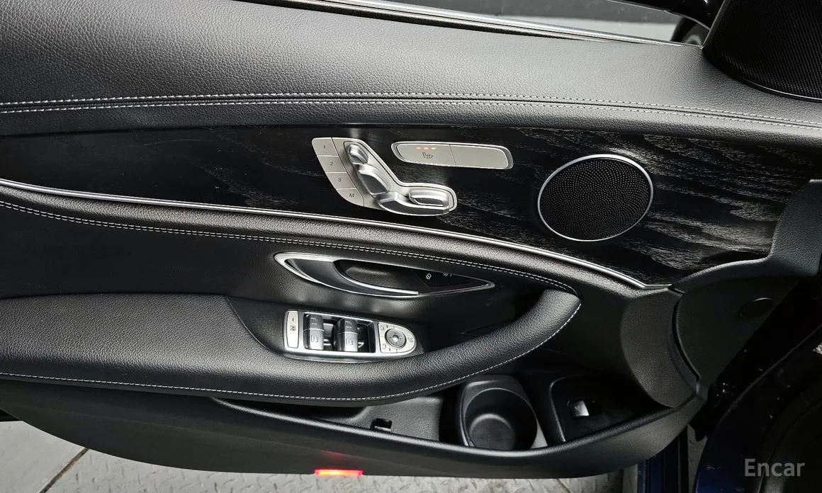 Фото 18 - Mercedes-Benz E-Class