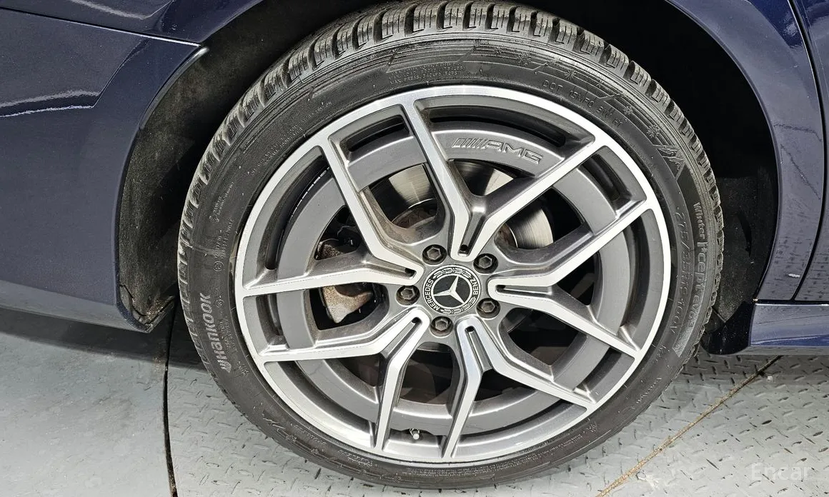 Фото 5 - Mercedes-Benz E-Class