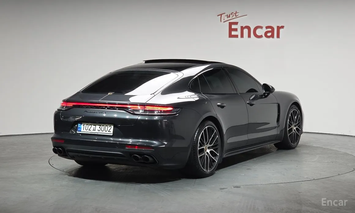 Фото 2 - Porsche Panamera