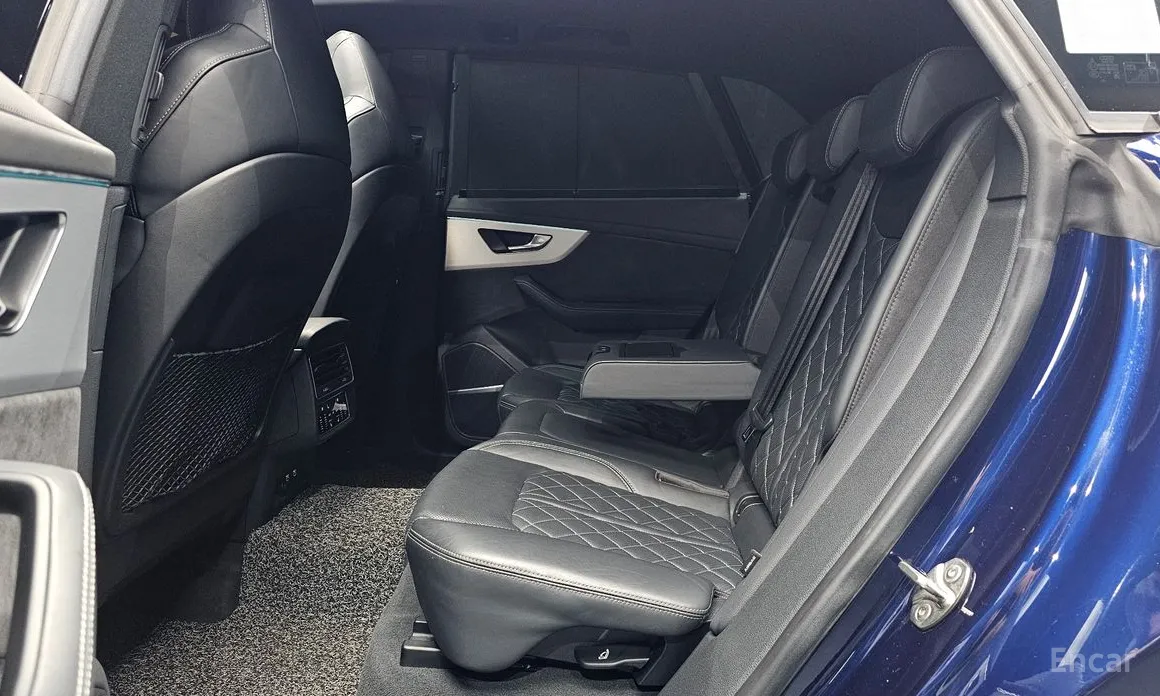 Фото 12 - Audi Q8