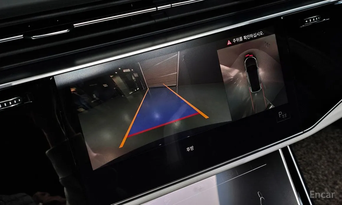 Фото 15 - Audi Q8