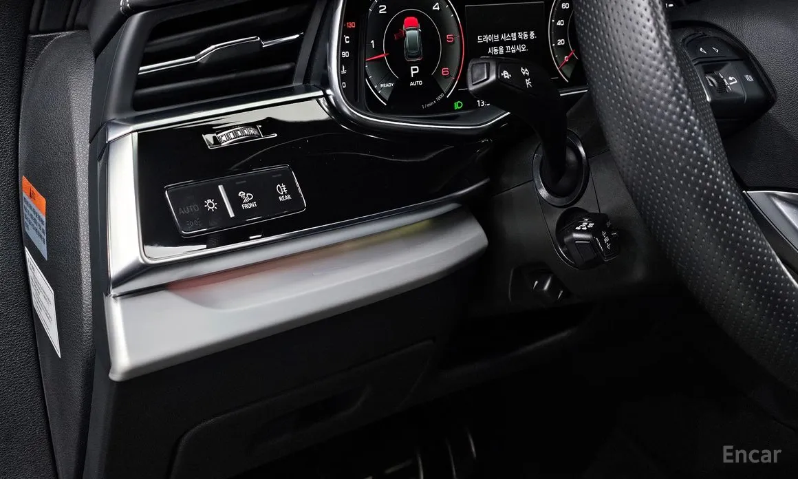 Фото 16 - Audi Q8