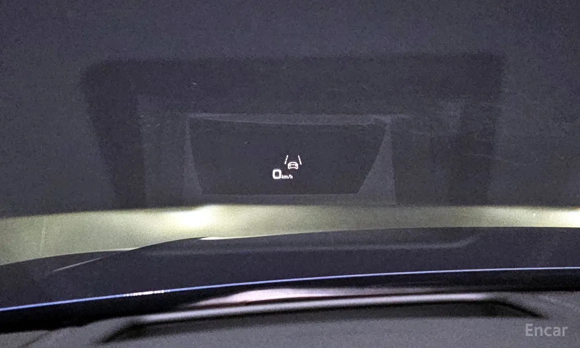 Фото 19 - Audi Q8