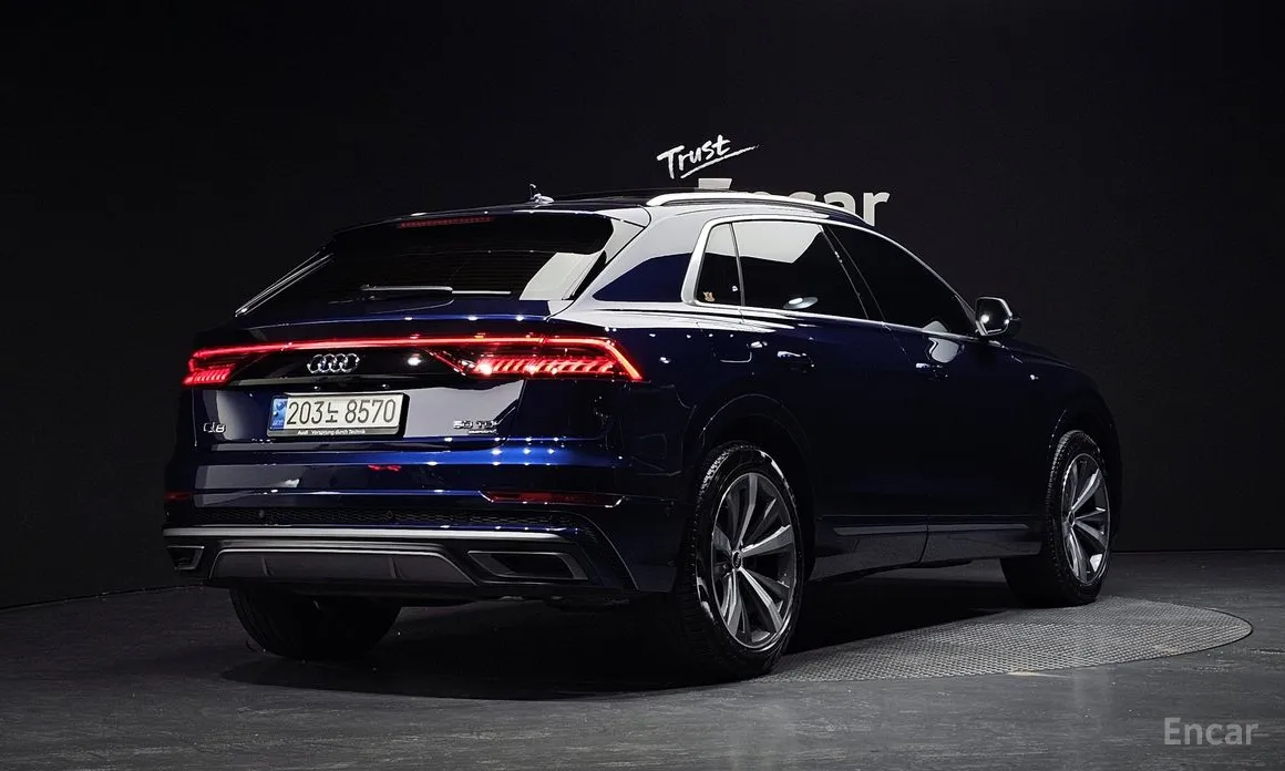 Фото 2 - Audi Q8