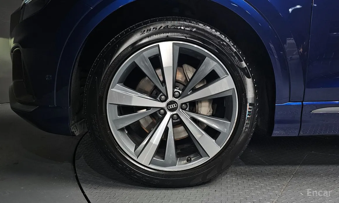 Фото 5 - Audi Q8